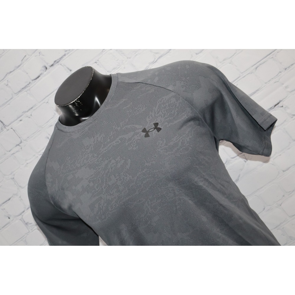 Under Armour Gym Shirt Mens Large Gray Camo Loose Fit Short Sleeve Workout